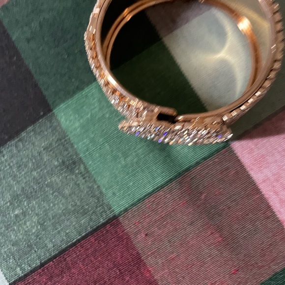 Free size adjustable bracelet with silver gold tone artificial diamond look - Picture 3 of 3